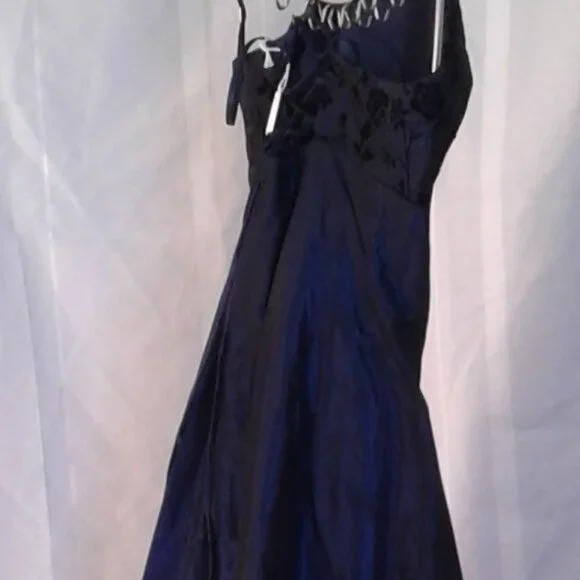 PROM/GRAD DRESS - Picture 7 of 11